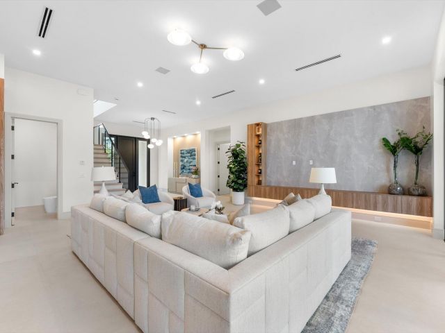 Продажа дома по адресу 963 Dogwood Drive - фото 6890985