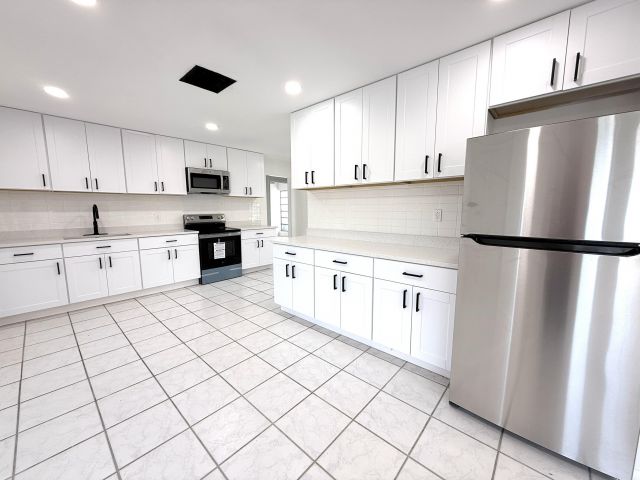 Дом в аренду по адресу 210 W 23rd Street - фото 6893529