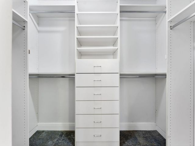 Продажа дома по адресу 2415 NW 31st Street - фото 6894480