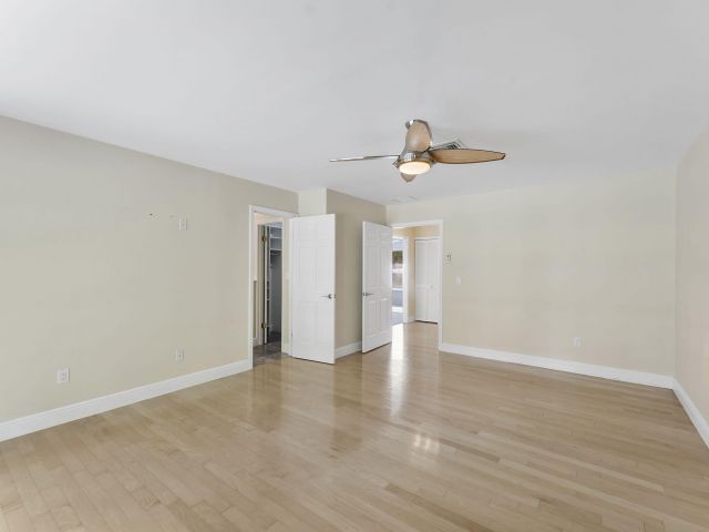 Продажа дома по адресу 2415 NW 31st Street - фото 6894484