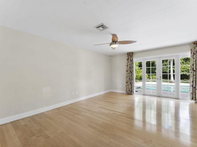 Продажа дома по адресу 2415 NW 31st Street - фото 6894486