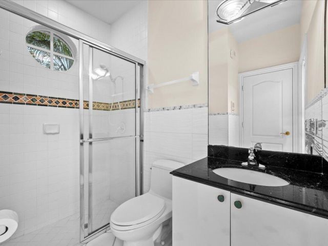 Продажа дома по адресу 3241 NW 63rd Street - фото 6894327