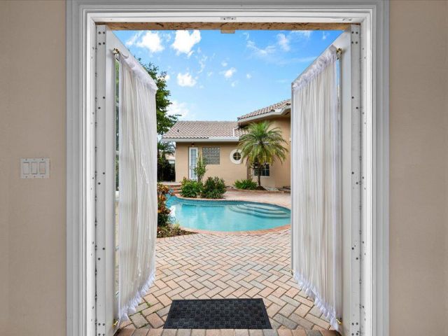 Продажа дома по адресу 3241 NW 63rd Street - фото 6894330