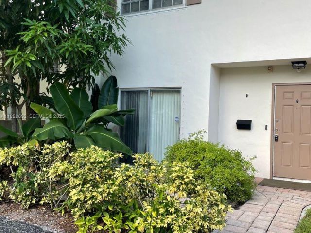 Дом в аренду по адресу 3141 N Palm Aire Dr 3141 - фото 7429212