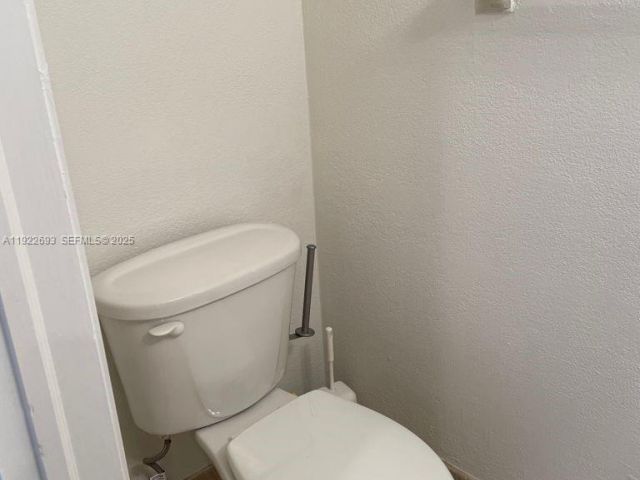 Дом в аренду по адресу 3141 N Palm Aire Dr 3141 - фото 7429220