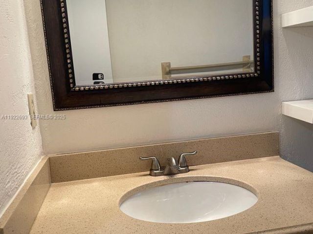 Дом в аренду по адресу 3141 N Palm Aire Dr 3141 - фото 7429224