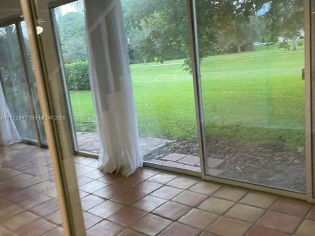 Дом в аренду по адресу 3141 N Palm Aire Dr 3141 - фото 7429236