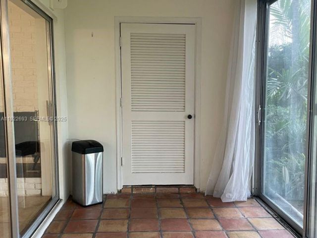 Дом в аренду по адресу 3141 N Palm Aire Dr 3141 - фото 7429238