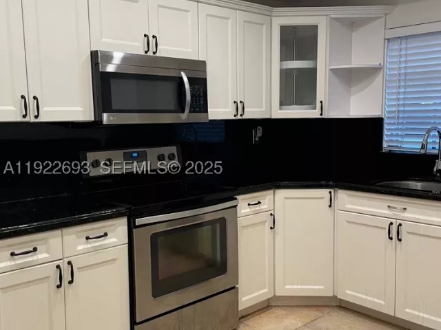 Дом в аренду по адресу 3141 N Palm Aire Dr 3141 - фото 9074485