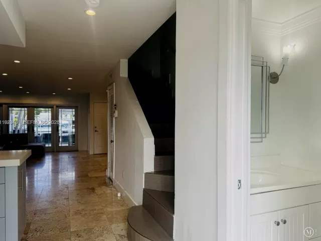 Дом в аренду по адресу 1987 NE 123rd St - фото 6885920