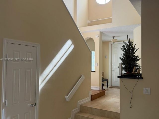 Дом в аренду по адресу 3085 NE 208th Ter - фото 6886268