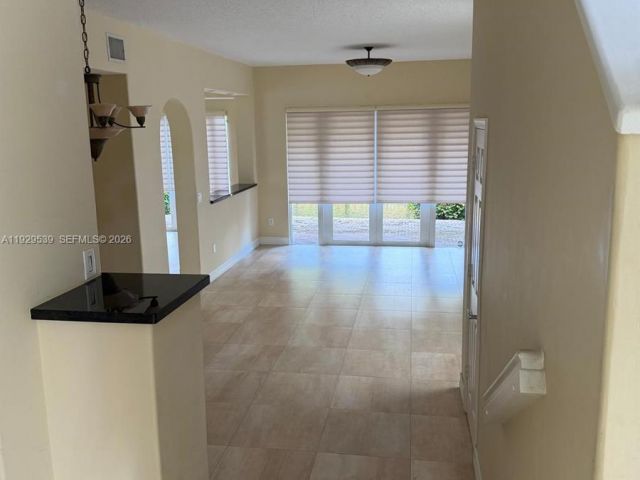 Дом в аренду по адресу 3085 NE 208th Ter - фото 6886269