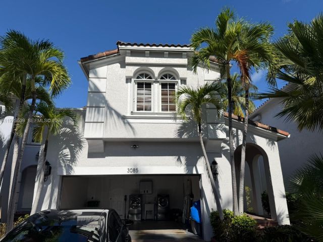 Дом в аренду по адресу 3085 NE 208th Ter - фото 6886273