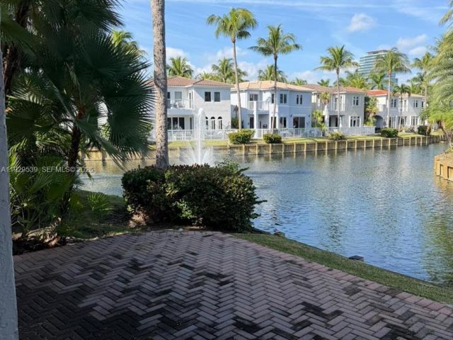 Дом в аренду по адресу 3085 NE 208th Ter - фото 7132433