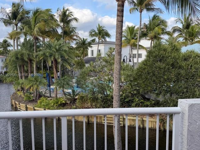 Дом в аренду по адресу 3085 NE 208th Ter - фото 7132436