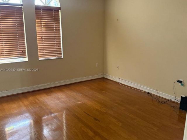 Дом в аренду по адресу 3085 NE 208th Ter - фото 7132437