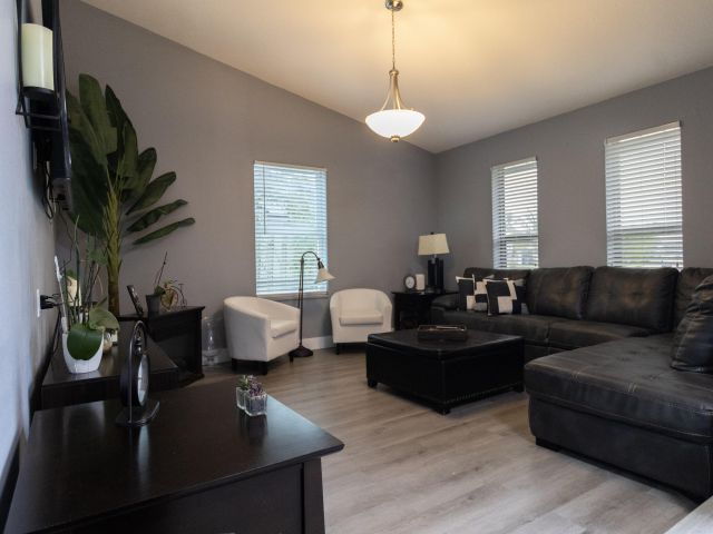 Продажа дома по адресу 23287 SW 60th Avenue - фото 6896526