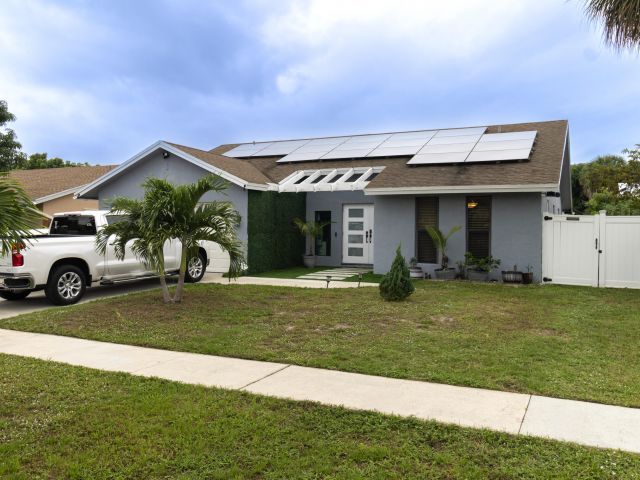 Продажа дома по адресу 23287 SW 60th Avenue - фото 6896529