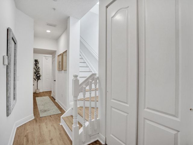 Дом в аренду по адресу 642 NW 38th Circle - фото 6894456