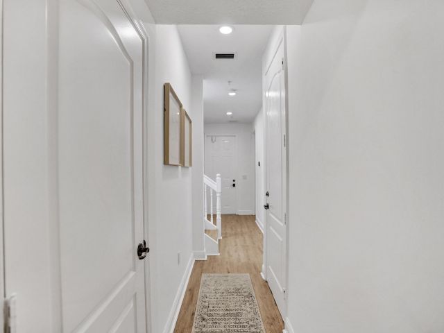 Дом в аренду по адресу 642 NW 38th Circle - фото 6894457