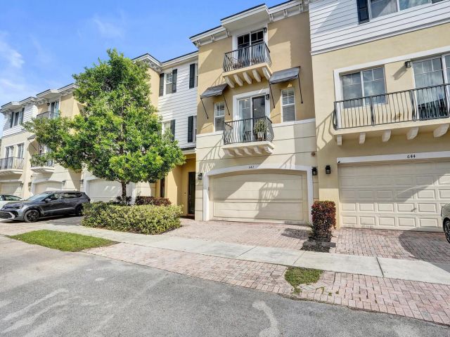 Дом в аренду по адресу 642 NW 38th Circle - фото 6894461