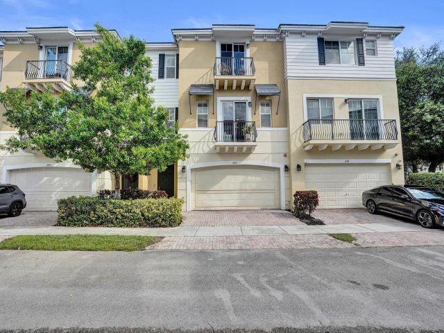 Дом в аренду по адресу 642 NW 38th Circle - фото 6894462