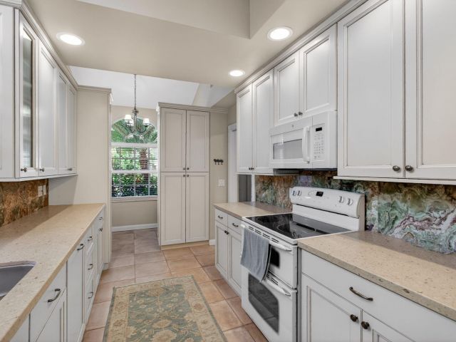 Продажа дома по адресу 1415 Wilderness Road - фото 6893707