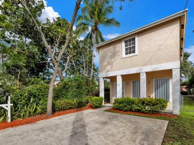 Дом в аренду по адресу 1541 NW 1st Ct - фото 6889747