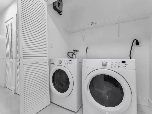 Дом в аренду по адресу 1541 NW 1st Ct - фото 6889737