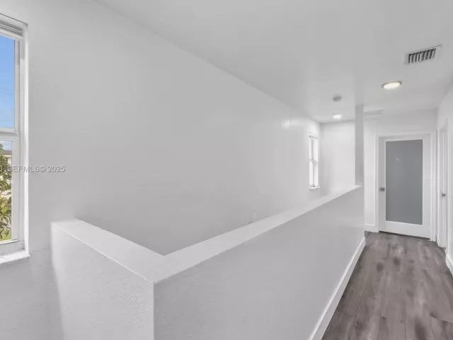 Дом в аренду по адресу 1541 NW 1st Ct - фото 6889739