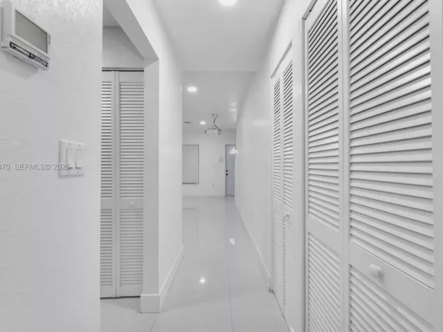 Дом в аренду по адресу 1541 NW 1st Ct - фото 6889744