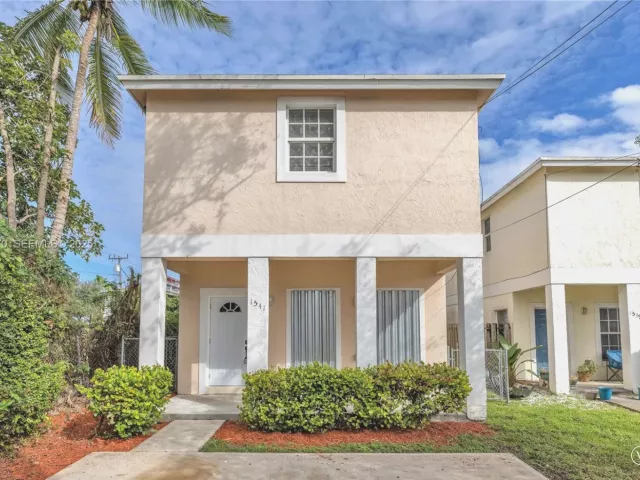 Дом в аренду по адресу 1541 NW 1st Ct - фото 6889736