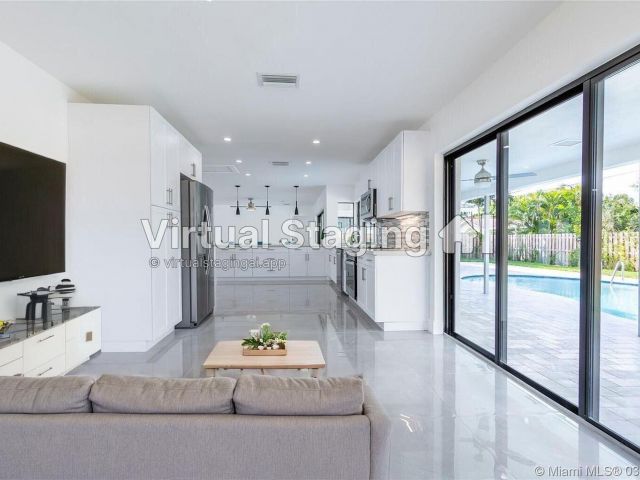 Дом в аренду по адресу 1001 NW 6th Drive - фото 6905811