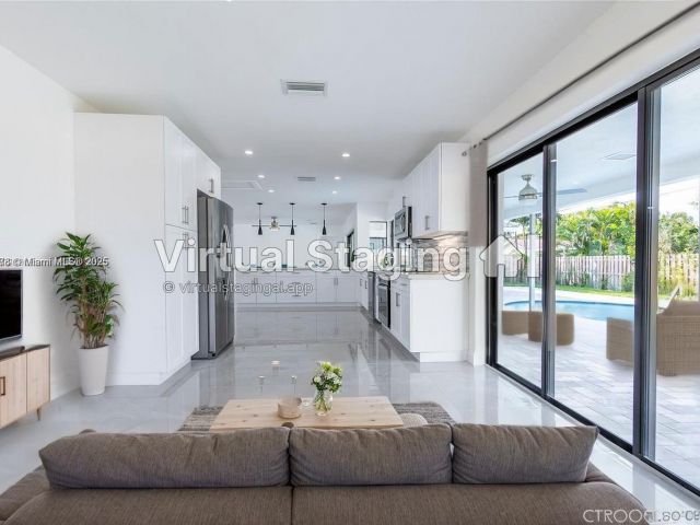 Дом в аренду по адресу 1001 NW 6th Drive - фото 6905812