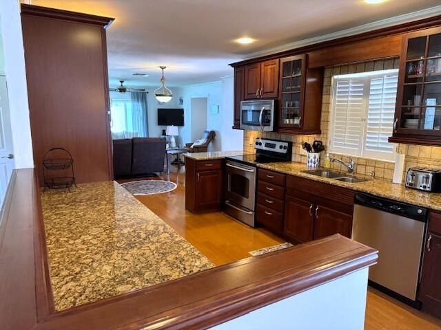 Дом в аренду по адресу 925 Cypress Drive - фото 6890141