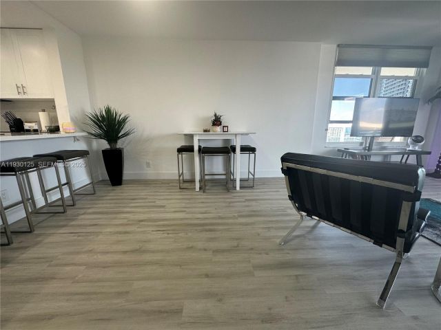 Продажа квартиры #1812 - фото 6890658