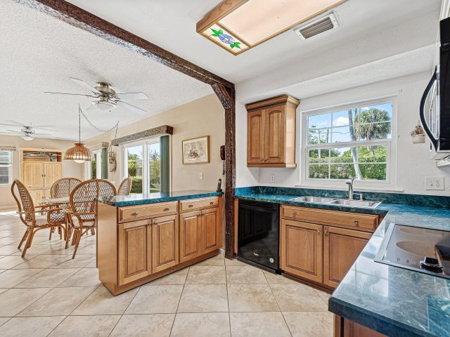 Продажа дома по адресу 3643 Avenue Montresor - фото 6891289