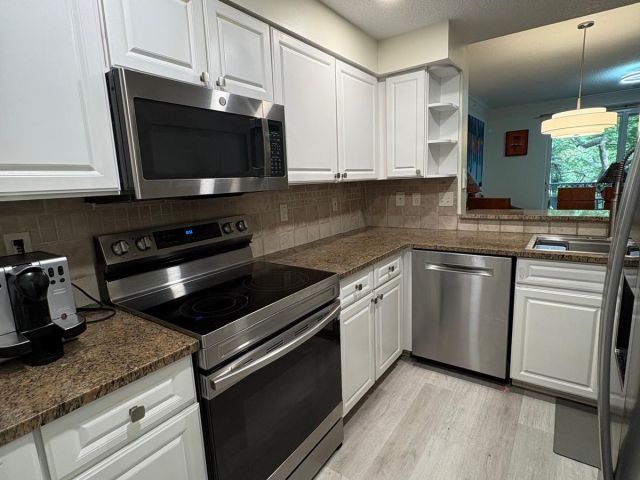 Дом в аренду по адресу 2018 Alta Meadows Lane 405 - фото 6891278