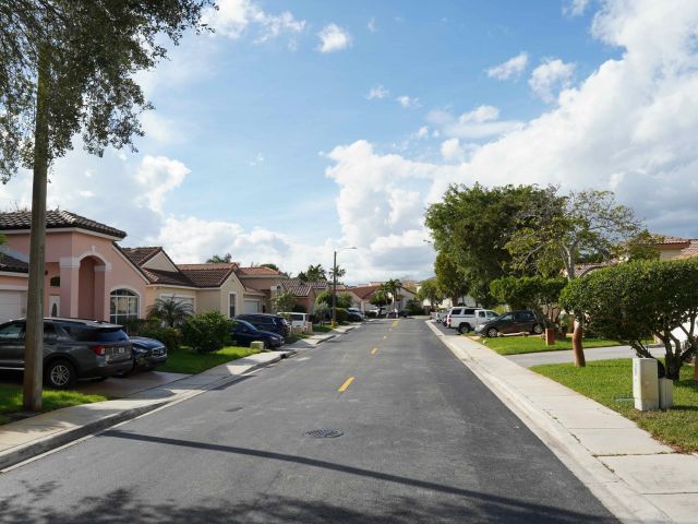 Продажа дома по адресу 10245 SW 16th Court - фото 6905158