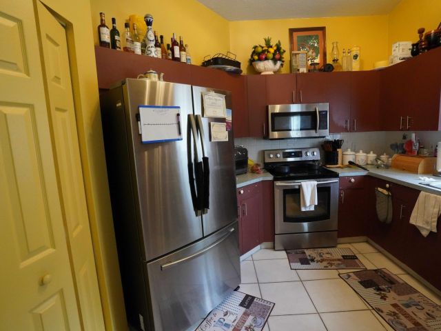 Продажа дома по адресу 10245 SW 16th Court - фото 6905161