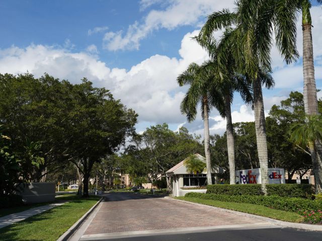 Продажа дома по адресу 10245 SW 16th Court - фото 6905162