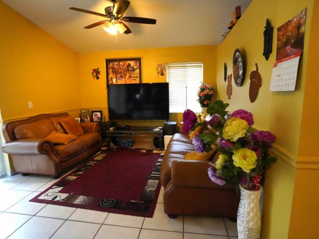 Продажа дома по адресу 10245 SW 16th Court - фото 6905166