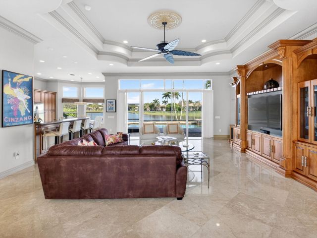 Продажа дома по адресу 13273 Solana Beach Cove - фото 6892601