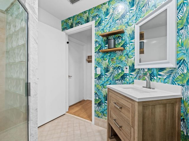 Продажа дома по адресу 27 NE 16th Avenue - фото 6893278