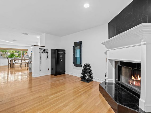 Продажа дома по адресу 27 NE 16th Avenue - фото 6893286