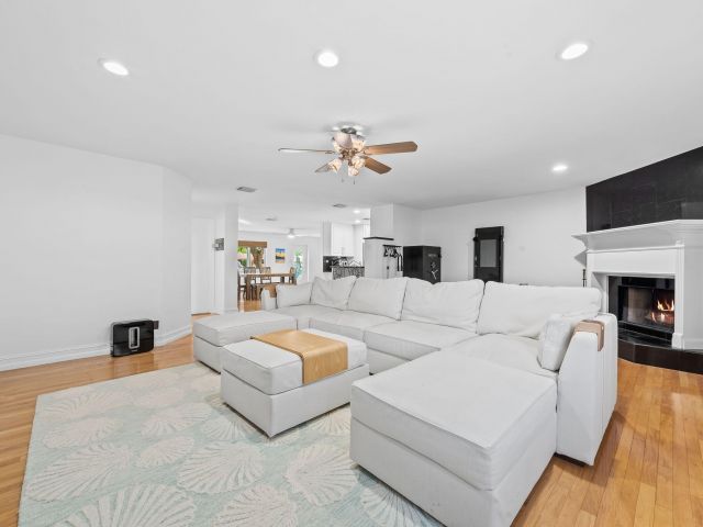 Продажа дома по адресу 27 NE 16th Avenue - фото 6893288