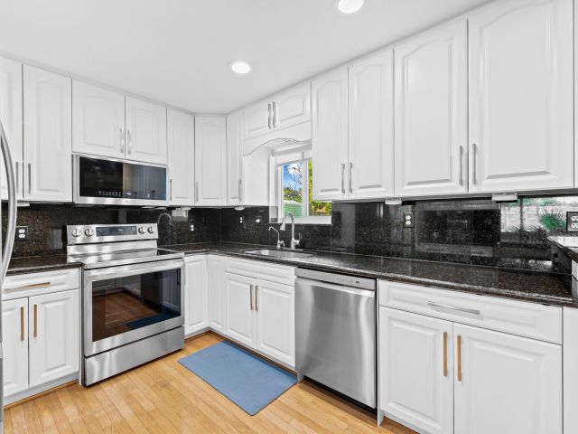 Продажа дома по адресу 27 NE 16th Avenue - фото 6893289