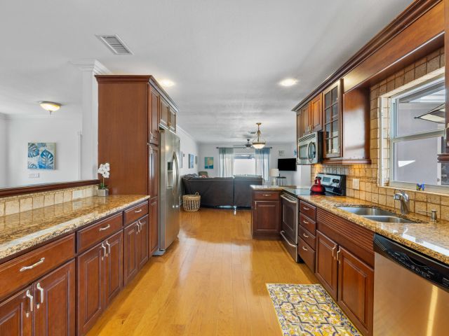 Продажа дома по адресу 925 Cypress Drive - фото 6892633