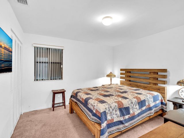 Продажа дома по адресу 1045 NW 18th Avenue - фото 6892613