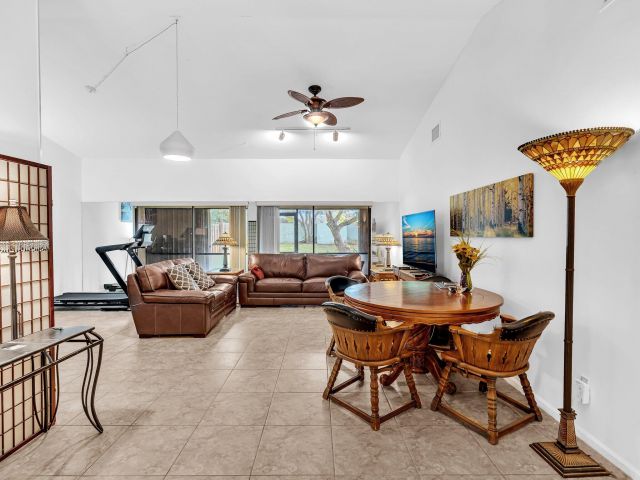 Продажа дома по адресу 1045 NW 18th Avenue - фото 6892622